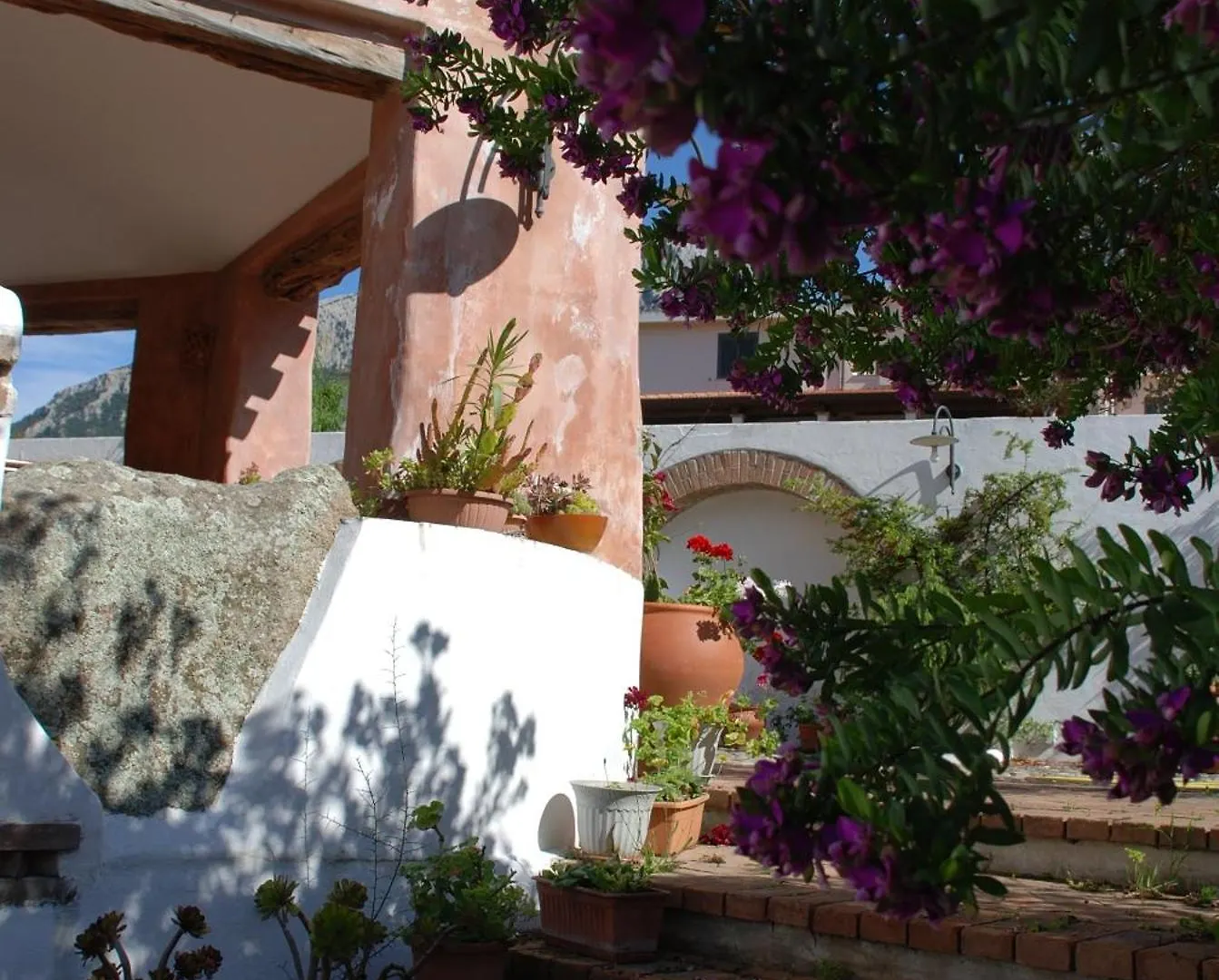 Locanda Tipica Sa Corte Oliena Penzion
